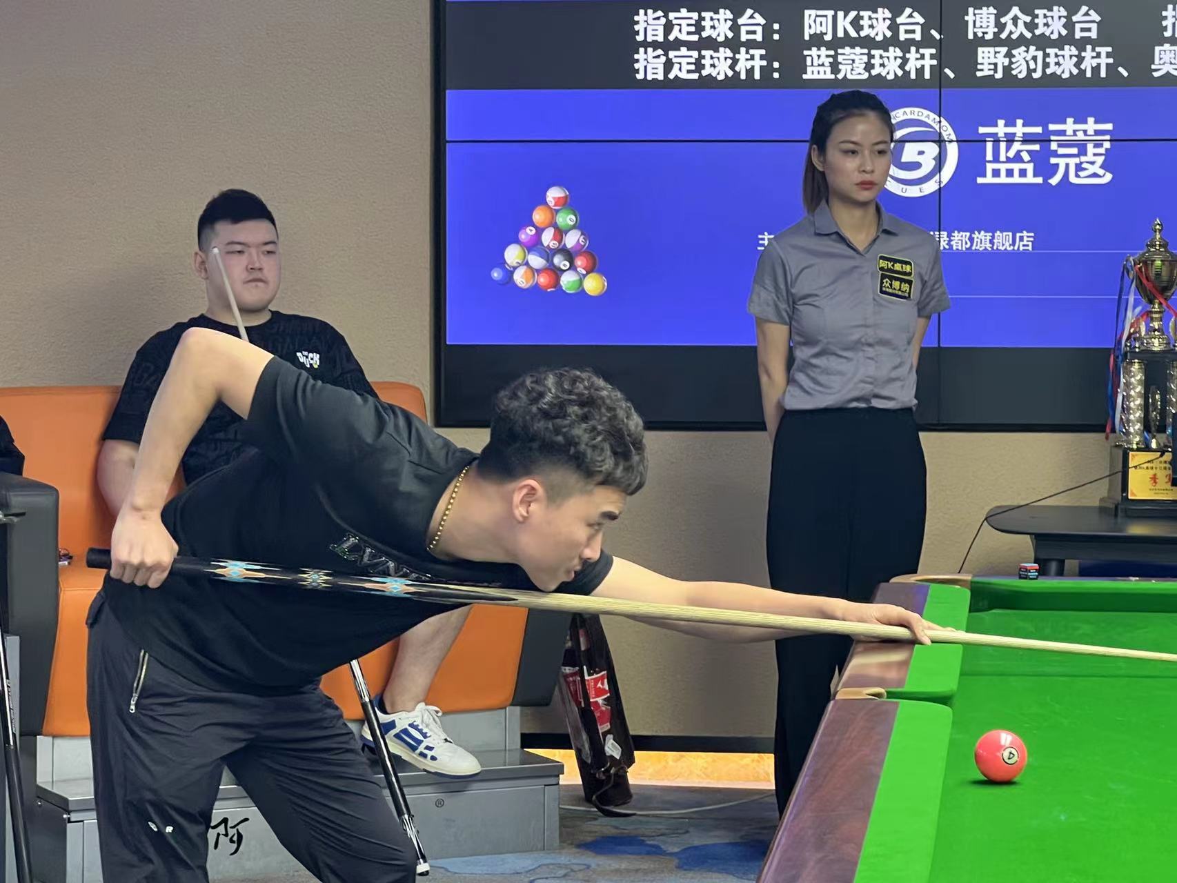 表现抢眼 表现抢眼