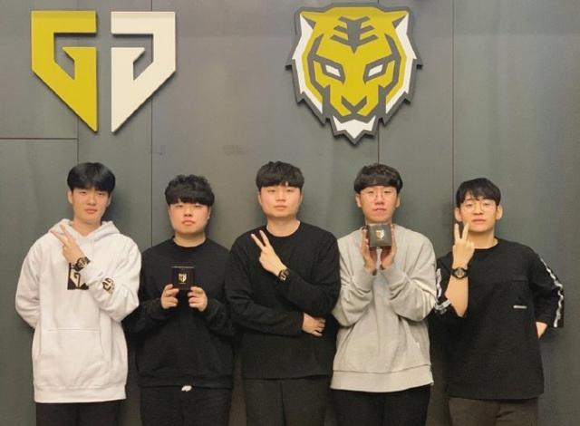 让她未能再 让她未能再