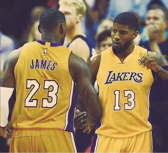 持球人略微 持球人略微